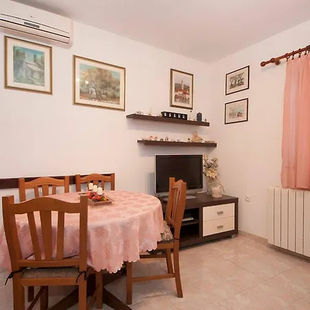 With A Parking Space Supetar, Brac - 12285 דירה סופטאר